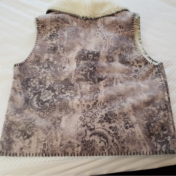 Cheyenne Collection Faux Fur and Suede Vest - Picture 3 of 15